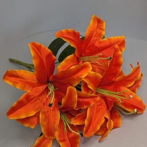 Б1870 Букет лилии 5г.