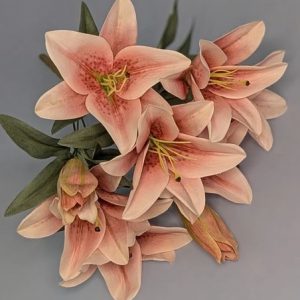 Б2900 Букет лилии 9г.